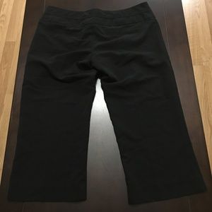 Maurices black dress capri pants size 1/2